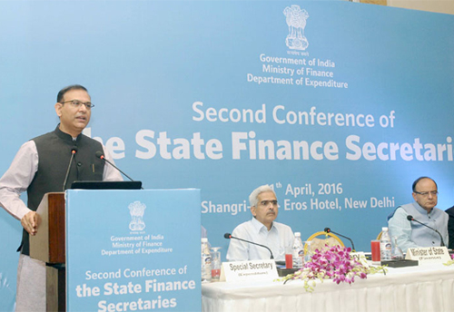 FM urges states to stick to fiscal discipline, spend on public infrastructure