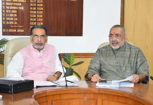 Agri Min meets Giriraj Singh to discuss promotion of organic manure-bio fertilizers
