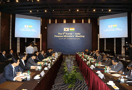 Jaitley meets S Korea Deputy PM; both sides agree to boost bilateral trade