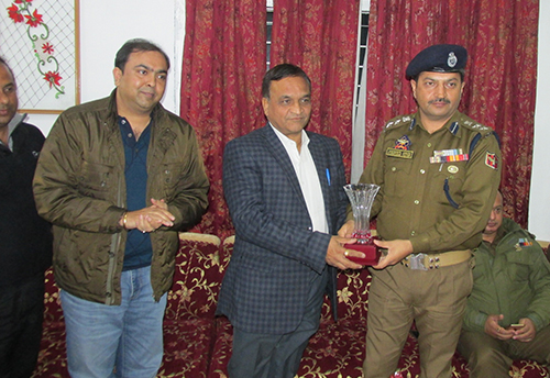 Jammu entrepreneurs seek help from police officials over traffic mess at Bari Brahmana