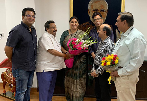 CAIT submits memorandum of problems associated with textiles trade to Smriti Irani