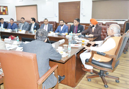 Business Delegation from Canada calls upon Haryana CM Khattar