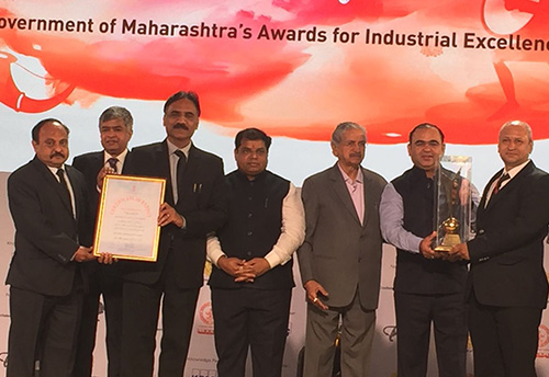 CMIA members Expert Global Solution and Metalman Auto receives award at Magnetic Maharashtra 2018