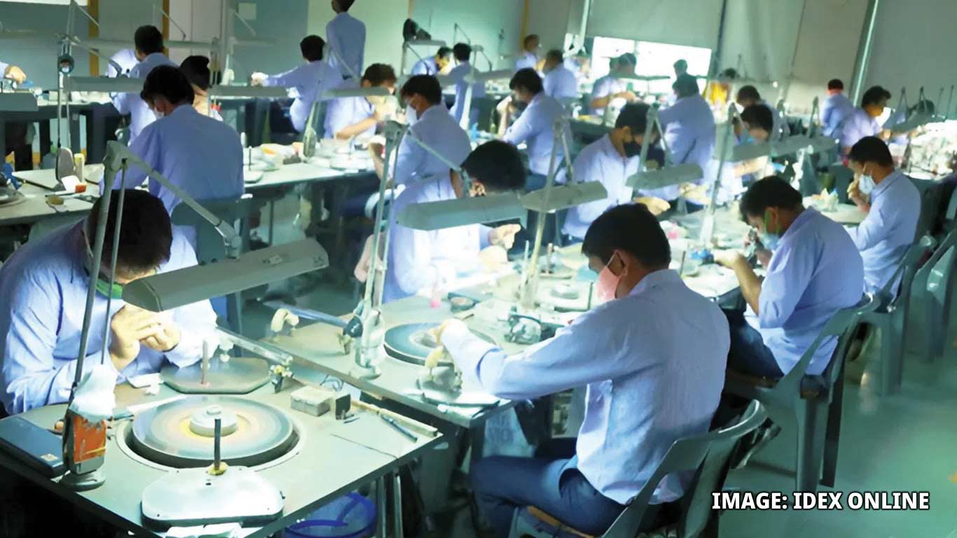 U.S. Tariffs Trigger 100,000 Job Losses in India’s Diamond Sector