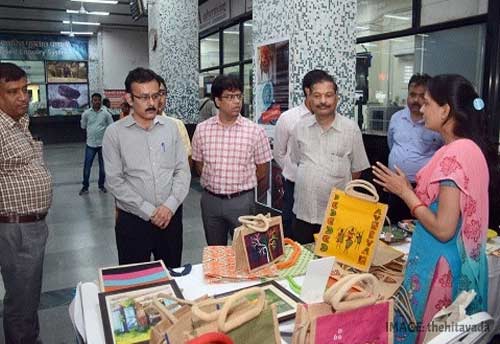 Madhya Pradesh: DRM inaugurates handicraft kiosk at Jabalpur Railway Station