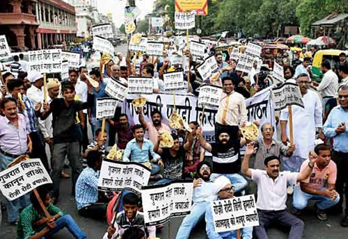 Delhi traders call upon Ministers from all political parties, gives 3-day deadline to solve the matter