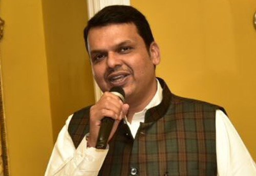 Maharashtra CM urges government officials to ‘Go Khadi’ once a week