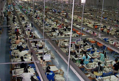 K'taka CM urges officials to set up committee to study issues of garment workers, notification on minimum wages