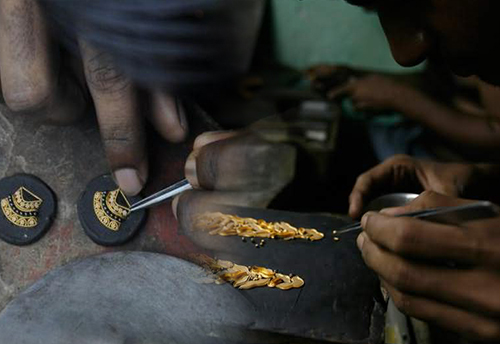 Gems & Jewellery sector faces severe labour shortage due to poor working conditions & pay: Study