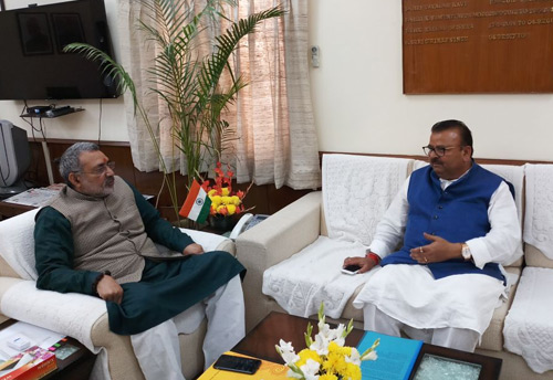 Jammu Kashmir govt meets MSME Minister, requests funds for beekeeping
