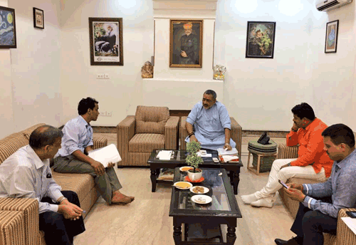 MSME Min  discusses financing for Solar Charkha Model with SIDBI