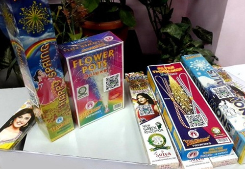 Customers, shopkeepers, manufacturers - all for Green Crackers this year