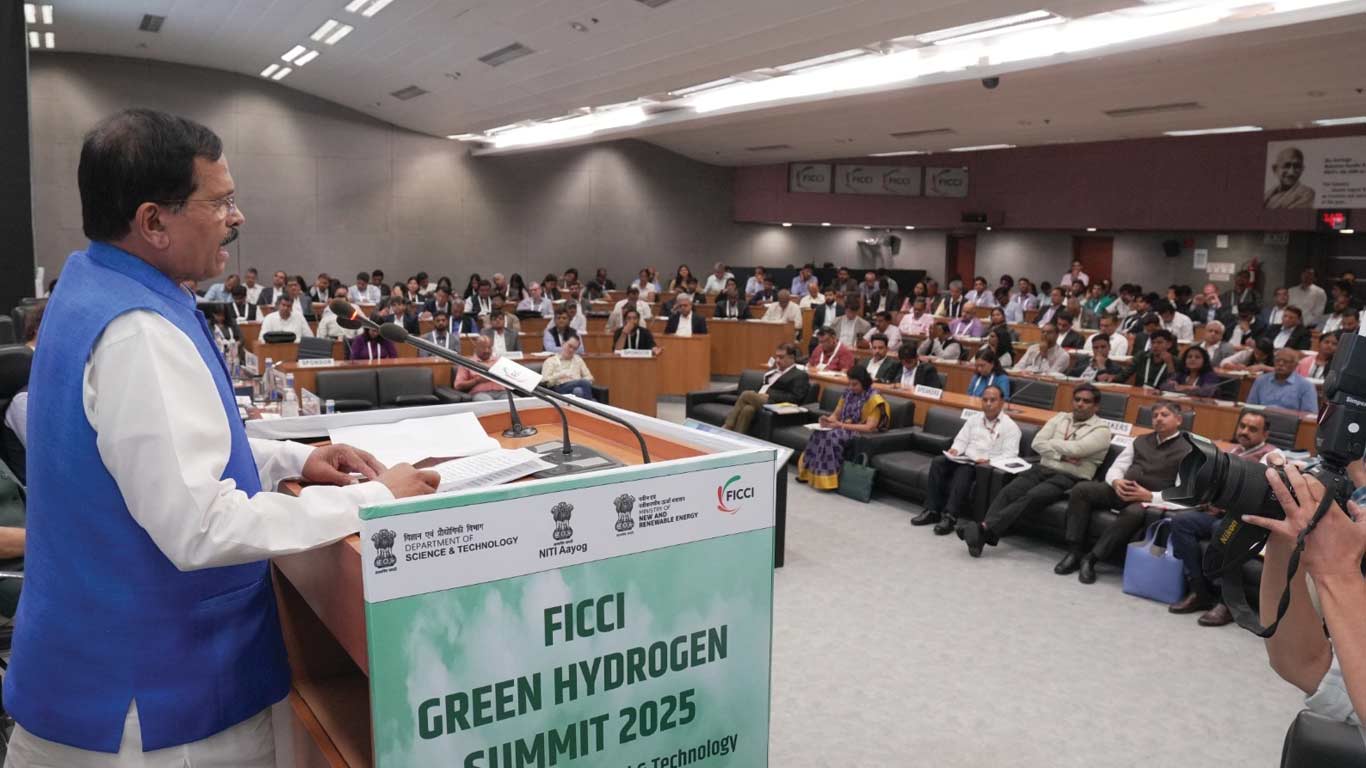 India Targets 10% Share of Global Green Hydrogen Demand By 2030: MoS Naik