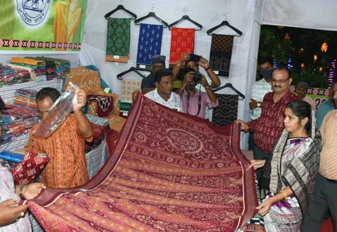 Handloom Expo being held at Ekamra haat in Bhubaneswar to promote local artisans
