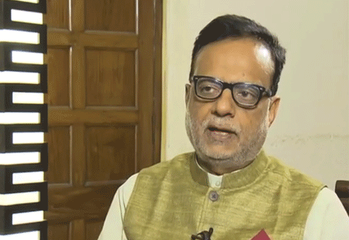 Small traders to be exempted from GST: Adhia