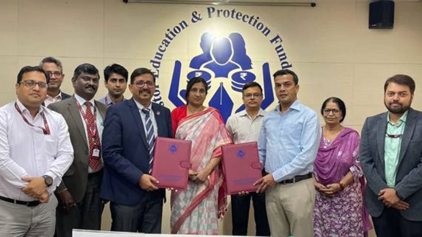 40,000 Postal Workers Being Trained as Niveshak Didi; 4,000 Financial Literacy Camps Held for Women