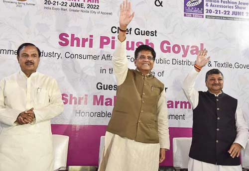 Textile Minister Piyush Goyal confident about 15% growth in apparel market
