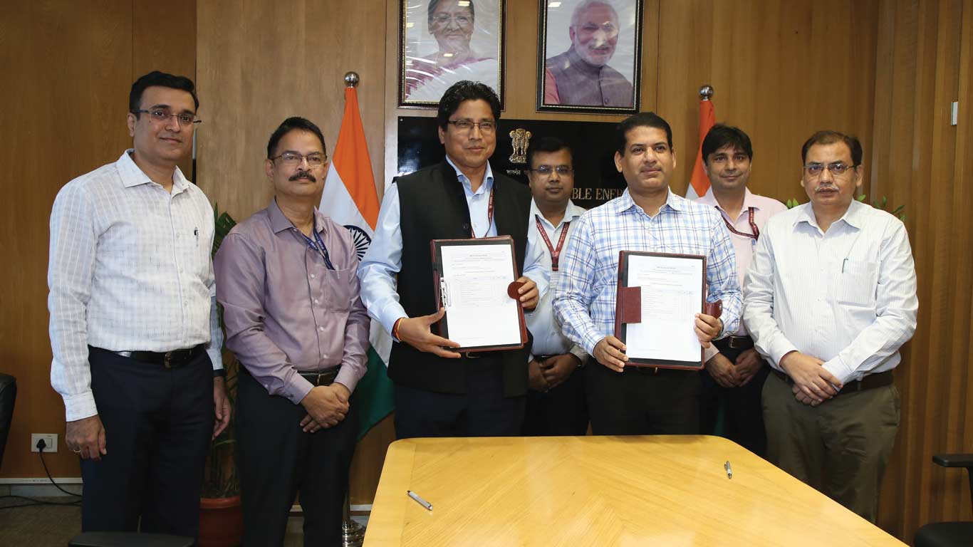 IREDA Signs MoU with MNRE, Sets Rs 8,200 Crore Revenue Target for FY 2025-26