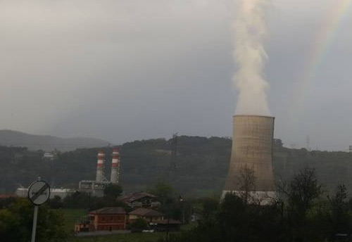 NGT has directed AAP govt and NDMC to shut down unauthorized industrial units