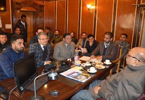 Kashmiri Traders seek Governor’s Advisor over various issues pertaining to the trading community