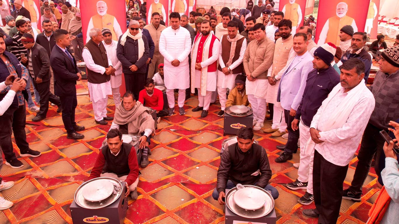 KVIC Facilitates Artisans With Machinery & Toolkits Under 'Sri Ram Mahotsav' & 'Khadi Samvad'