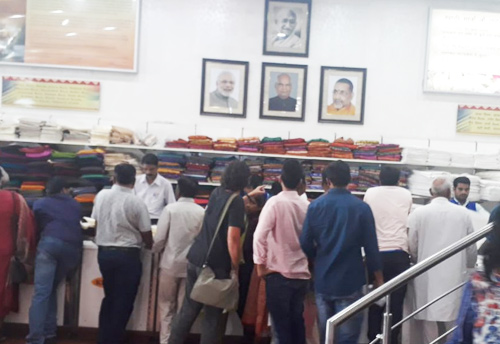 Khadi outlet in CP creates history by making a highest sale of Rs 1.25 crore in single day