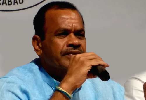 Congress MP seeks financial assistance for development of handloom clusters in Telangana