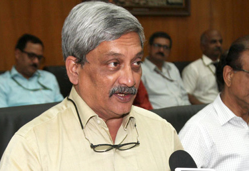 Govt cannot force industry to employ Goans “only” as local manpower is not available in every sector: Parrikar