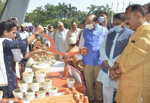 MoS for MSME Verma flags off 15 day Khadi exhibition in Varanasi