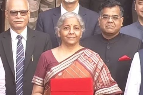FM Sitharaman reaches Rashtrapati Bhawan; to present Budget at 11 through tab
