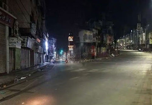 Miffed over Delhi govt's decision of imposing lockdown & night curfew, traders write to Centre