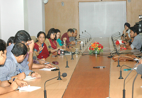 Commerce Minister meets EPCs to address export concerns