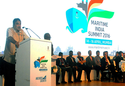 Gadkari meets over 100 foreign maritime delegates; assures ease of business in India
