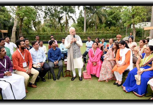 Over 100 beneficiaries of Mudra Yojana interacts with PM; 11 cr people benefited from scheme so far