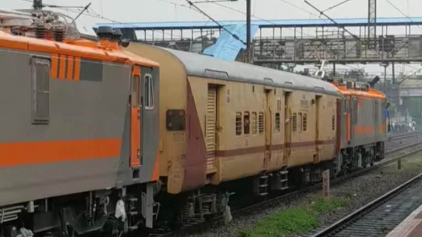 Indian Railways Floats Tender For Manufacturing 600 Push-Pull Locos At BLW Varanasi