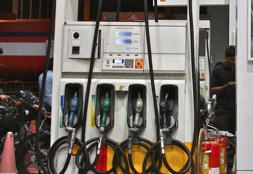 Delhi petrol dealers gear up for protest closure of petrol &  CNG pumps on Oct 22-23 for reduction of VAT