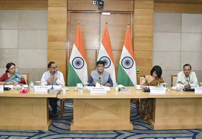 Textiles Minister exhorts industry to focus on high value added products; move up value chain