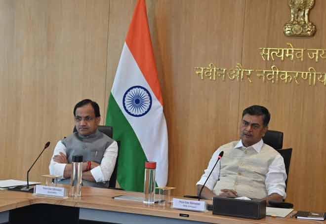 Union Minister RK Singh urges industry leaders to set targets for going green