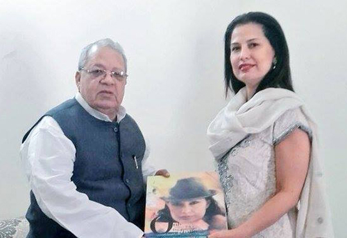 Kalraj Mishra discusses ways to promote Khadi with designer Ritu Beri