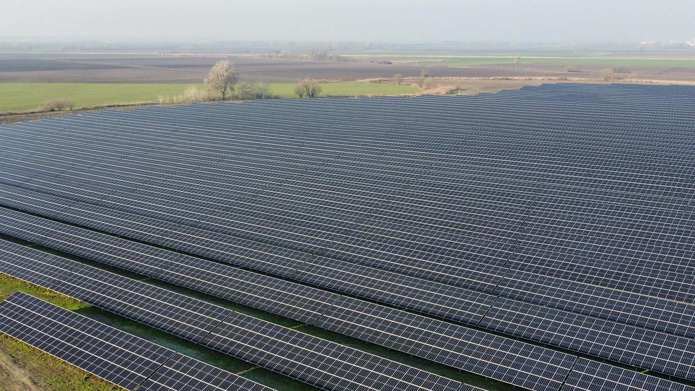 India Sets Record With 24 GW Solar Installations In 2024