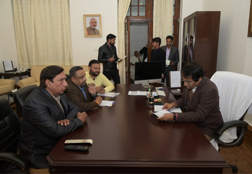 CAIT delegation meets Prabhu; condemns Amazon flipkart for opposing revised FDI policy