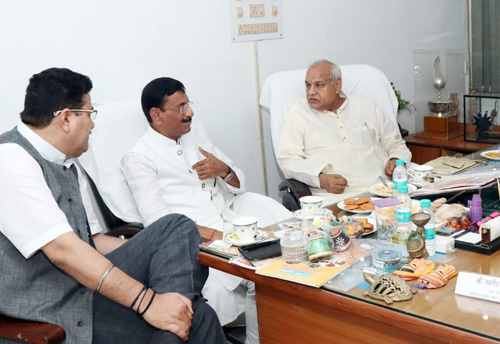 UP and Jharkhand to work together to promote khadi, KVI Emporium to be launched on Oct 2: UP Khadi Minister