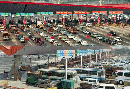 Govt permits Rs. 500 and Rs. 1000 currency notes on highway toll plazas till midnight of Nov 11