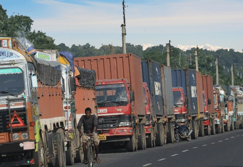 Jammu MSMEs urge Gadkari for extension of NH1A flyover as 600+ trucks, heavy army vehicles create traffic mess