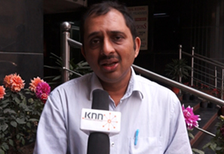Despite crude prices being at 12 yr low, benefits haven't passed on to industry: Economist