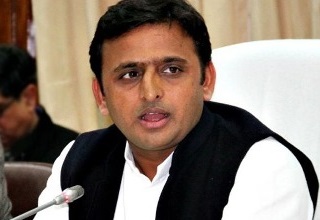 Establishing NIFT centres would promote textile industry, boost export of clothes: UP CM