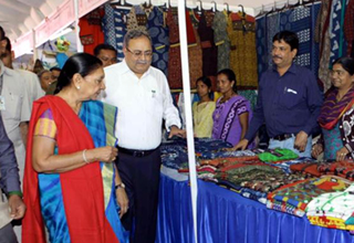 Guj CM appeals to preserve the traditional craft culture 