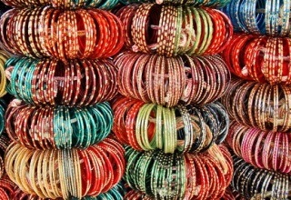 Firozabad glass, bangle makers on brink of closure, courtesy high fuel price  