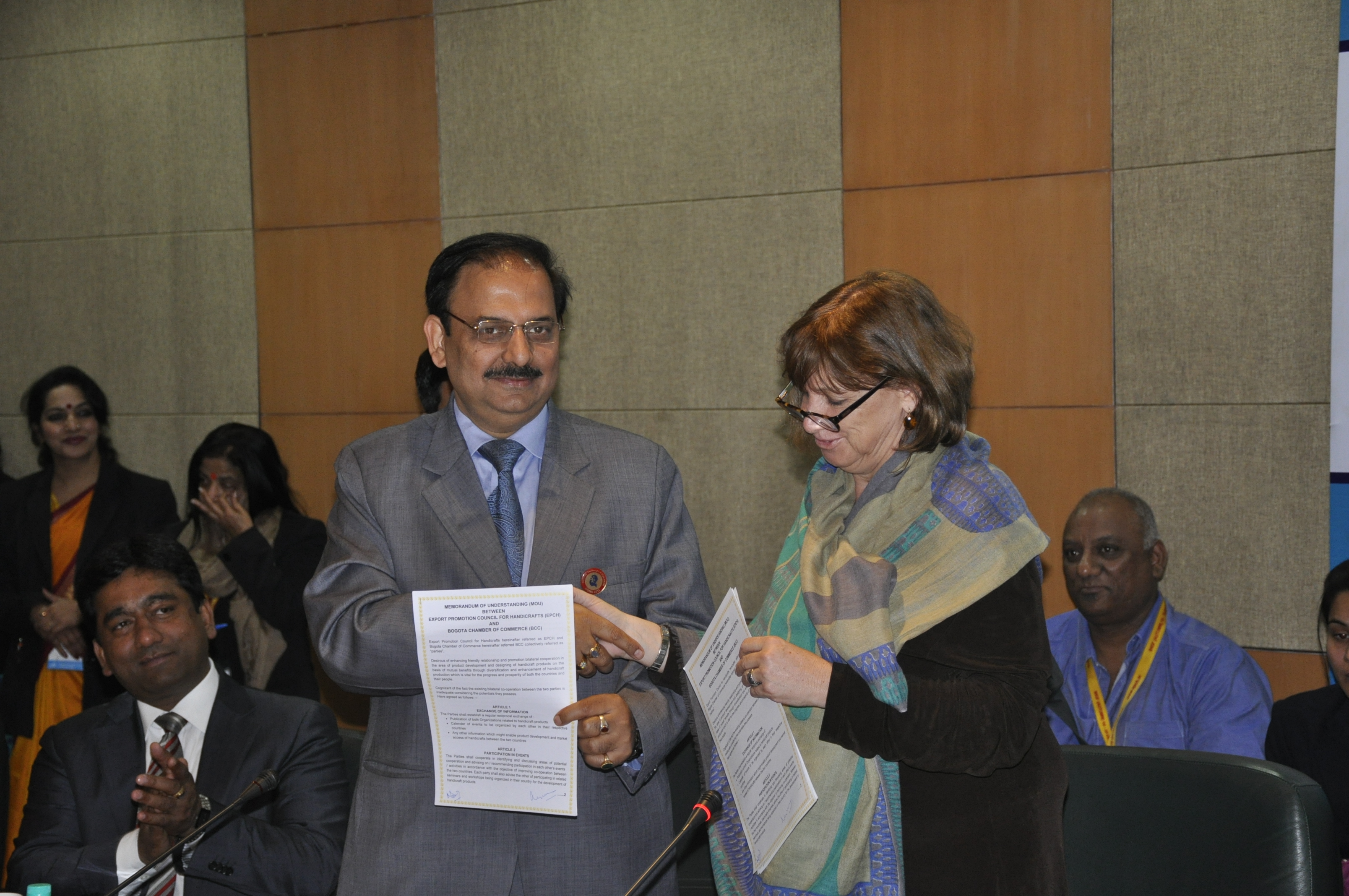 EPCH signs MOU with Colombia Chamber for handicrafts