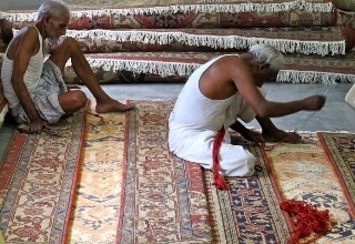 Varanasi carpet weavers to get inverter battery to beat power cuts 